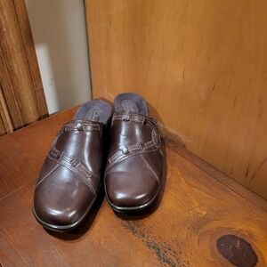 NEW Clarks Leather Clogs - Size 8W